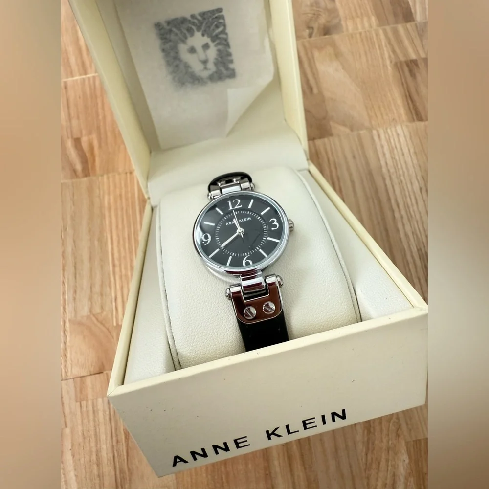 Anne Klein ladies black dial silver tone watch NEW BATTERY